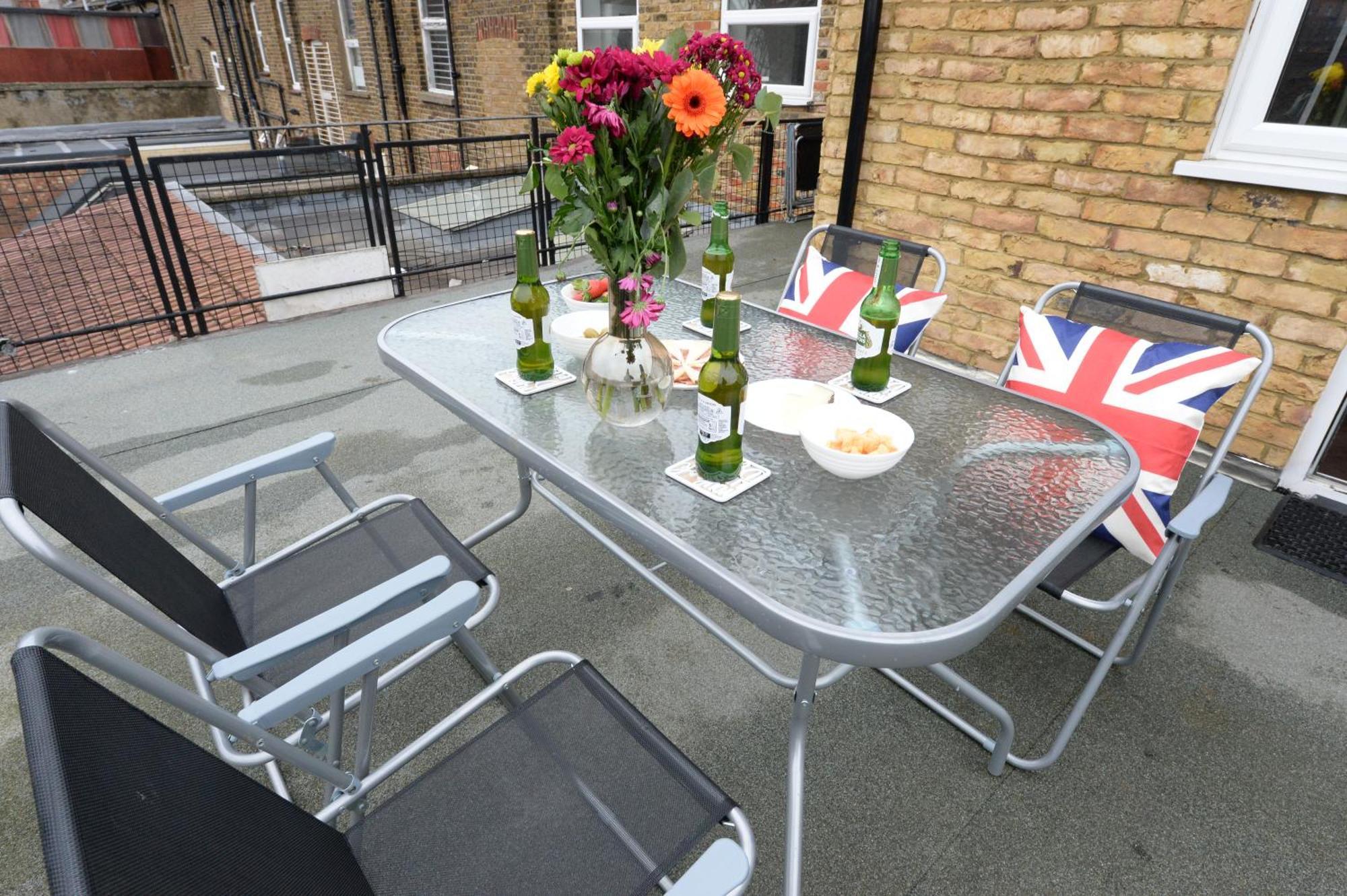 2 Bedroom Flat In Wood Green Piccadilly Line Londen Buitenkant foto